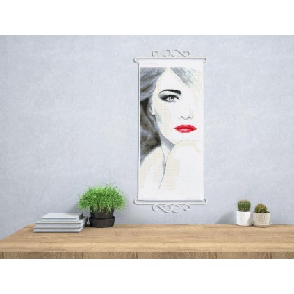 S 10211 Cross Stitch Pattern para um telefone - senhora sensual