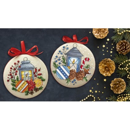 Zu 10386 Cross Stitch Kit - Joulupallo -levy Lantern II: lla