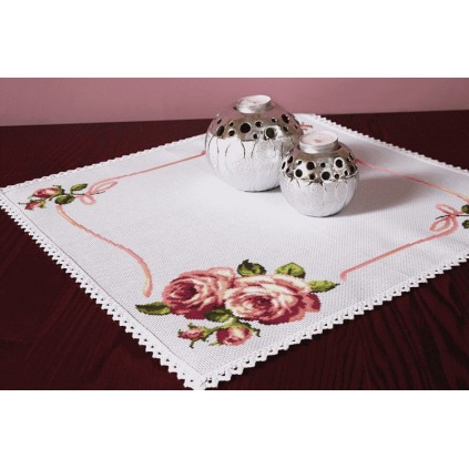 Gu 8348 Cross Stitch -kuvio - lautasliina ruusuilla