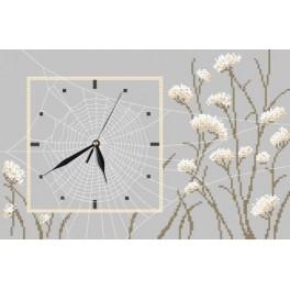 W 8667 ONLINE pattern pdf - Clock with a spiderweb