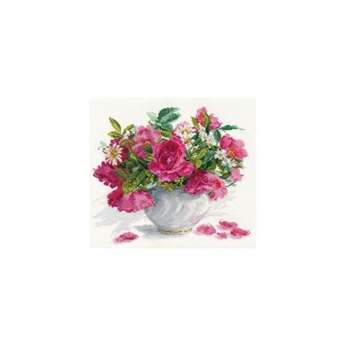 Cross stitch kit - Roses and daisies Cross stitch kit - Roses and daisies