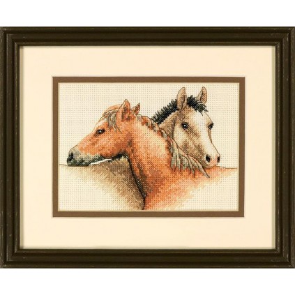 Dim 65030 Cross Stitch Kit - Pals de cavalo