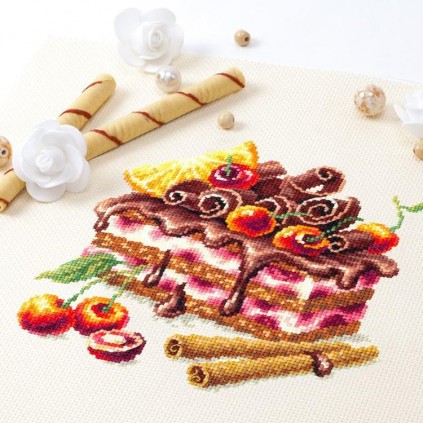 MN 120-072 Cross Stitch Kit - Cherry Cake