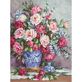 LS B605 Cross stitch kit - Her Majesty's roses